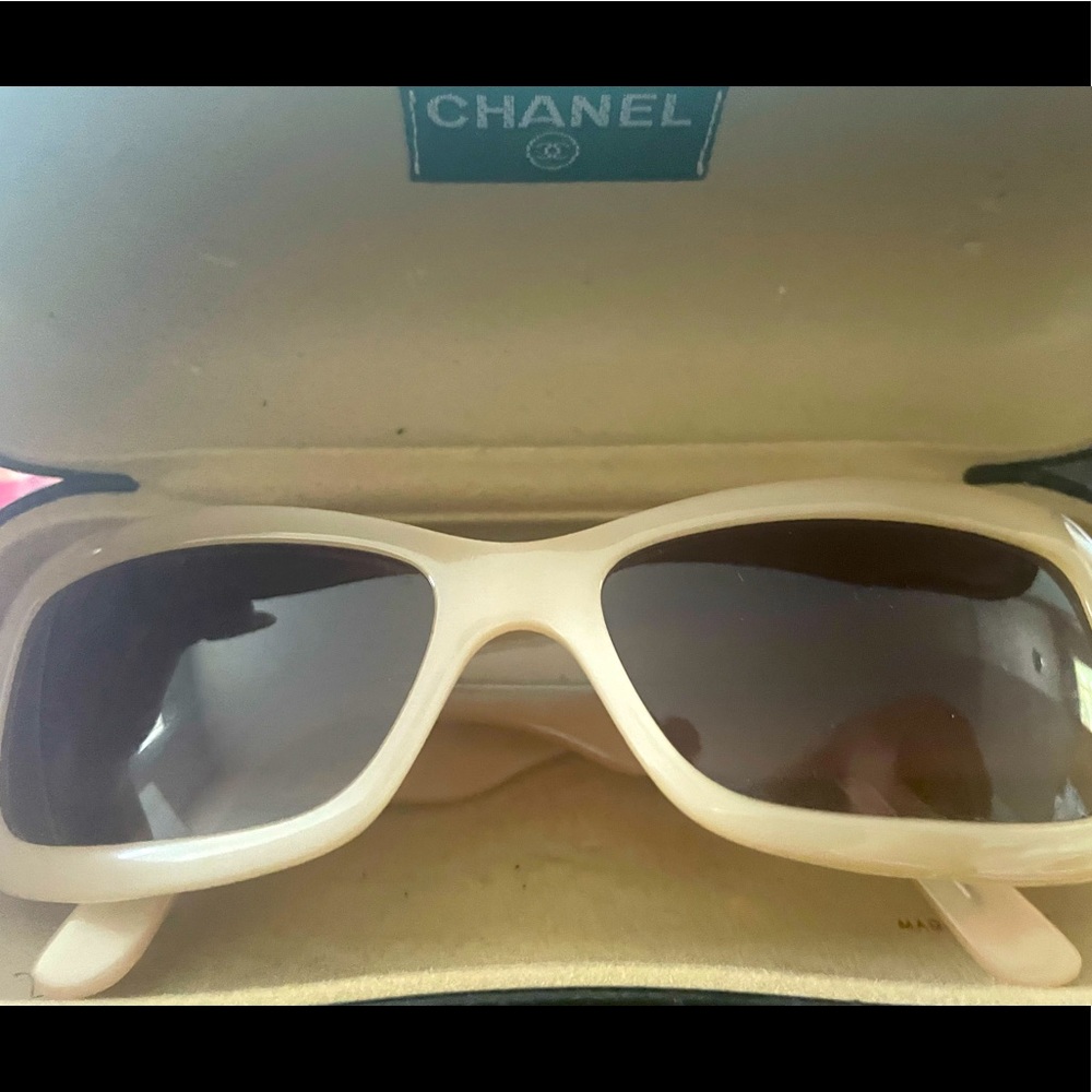 💢SOLD💢VINTAGE CHANEL SUNGLASSES.